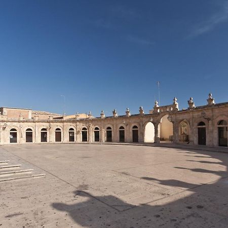 Апарт отель Palazzo Gambuzza Испика Экстерьер фото