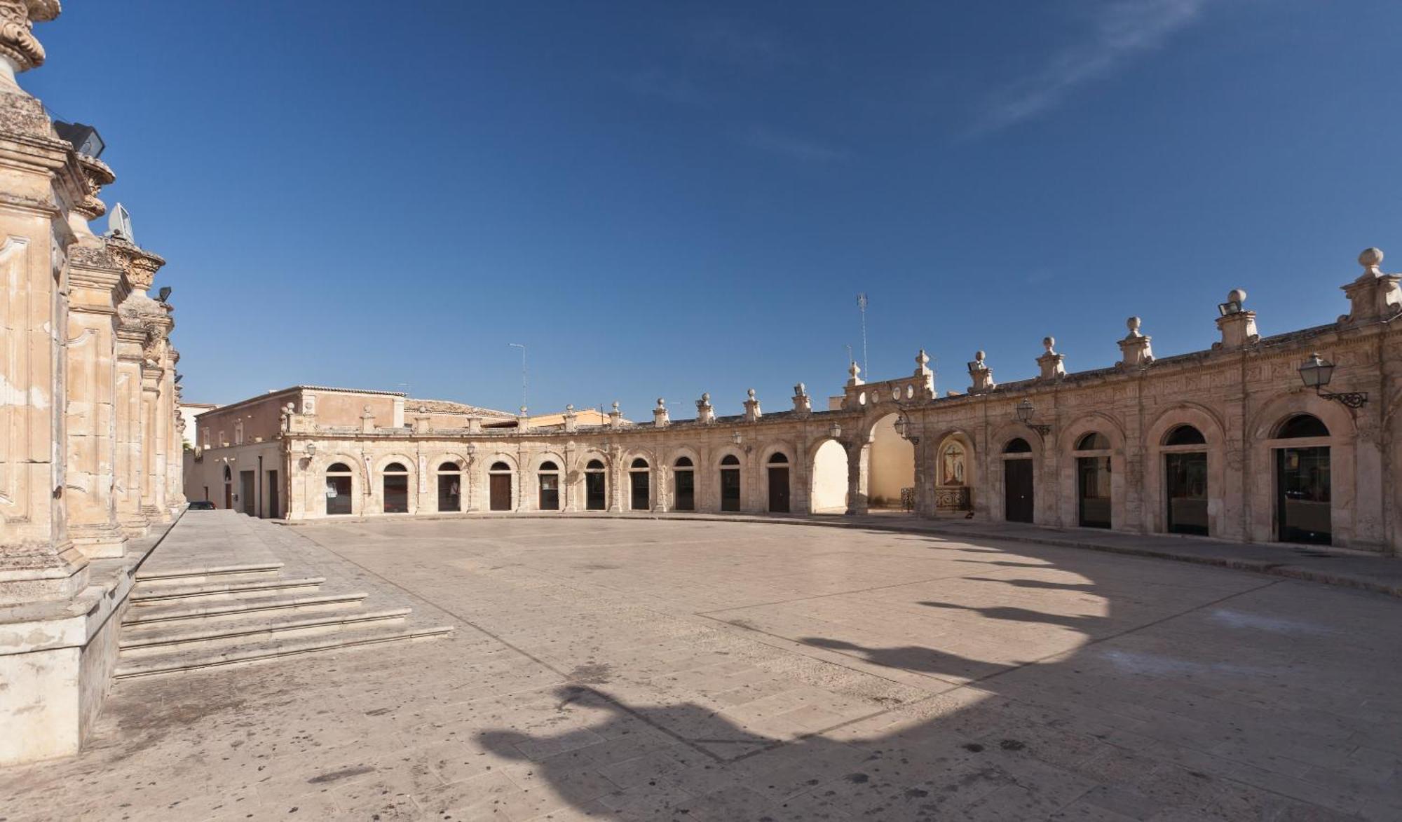 Апарт отель Palazzo Gambuzza Испика Экстерьер фото